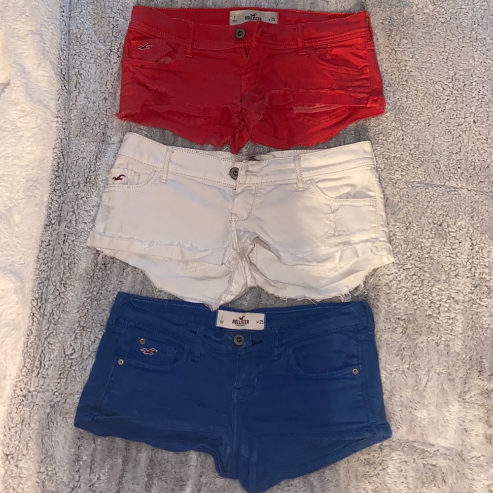 Y2K Vintage RED WHITE AND BLUE HOLLISTER SHORTS BUNDLE
3 shorts for super cheap!